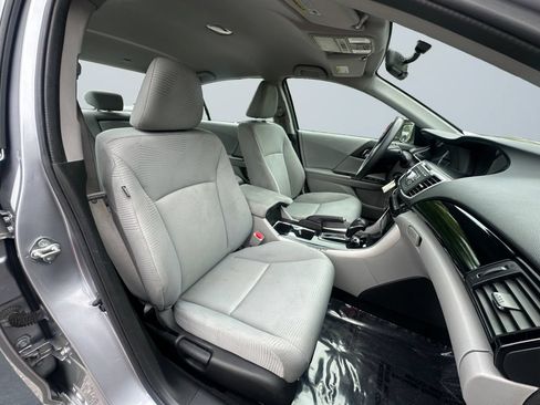 Used 2017 Honda Accord LX image 15