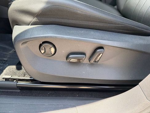 Used 2022 Volkswagen Tiguan SE FWD image 15