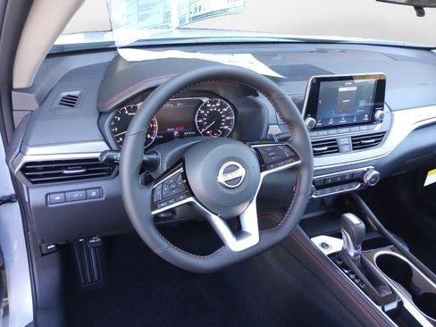New 2025 Nissan Altima 2.5 SR image 10