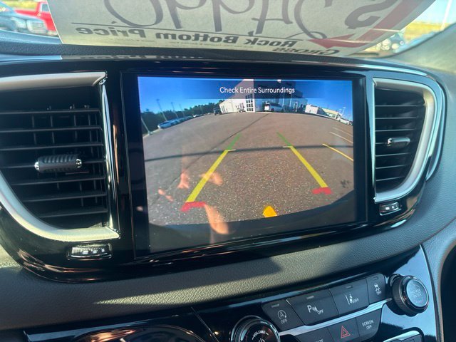 Used 2025 Chrysler Pacifica Select FWD image 27