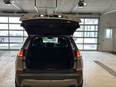 Used 2019 Jeep Cherokee Limited image 16