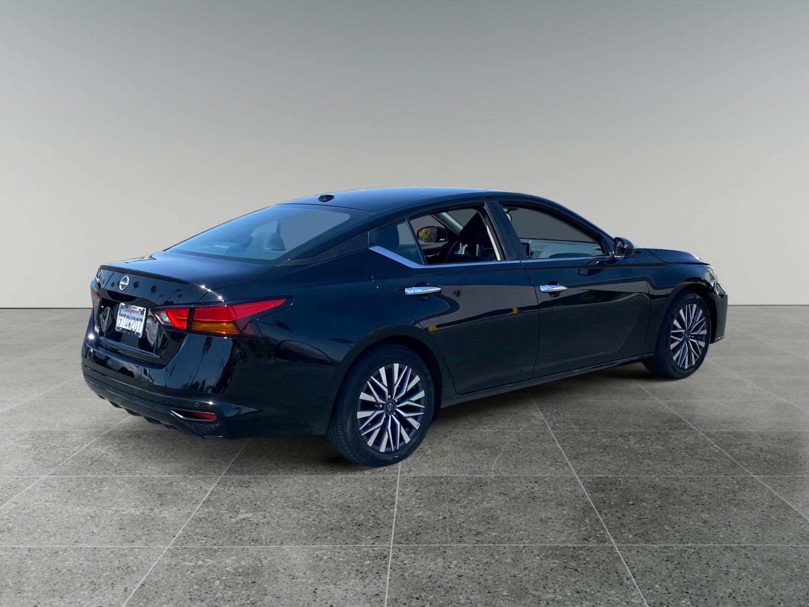Used 2025 Nissan Altima 2.5 SV FWD image 5