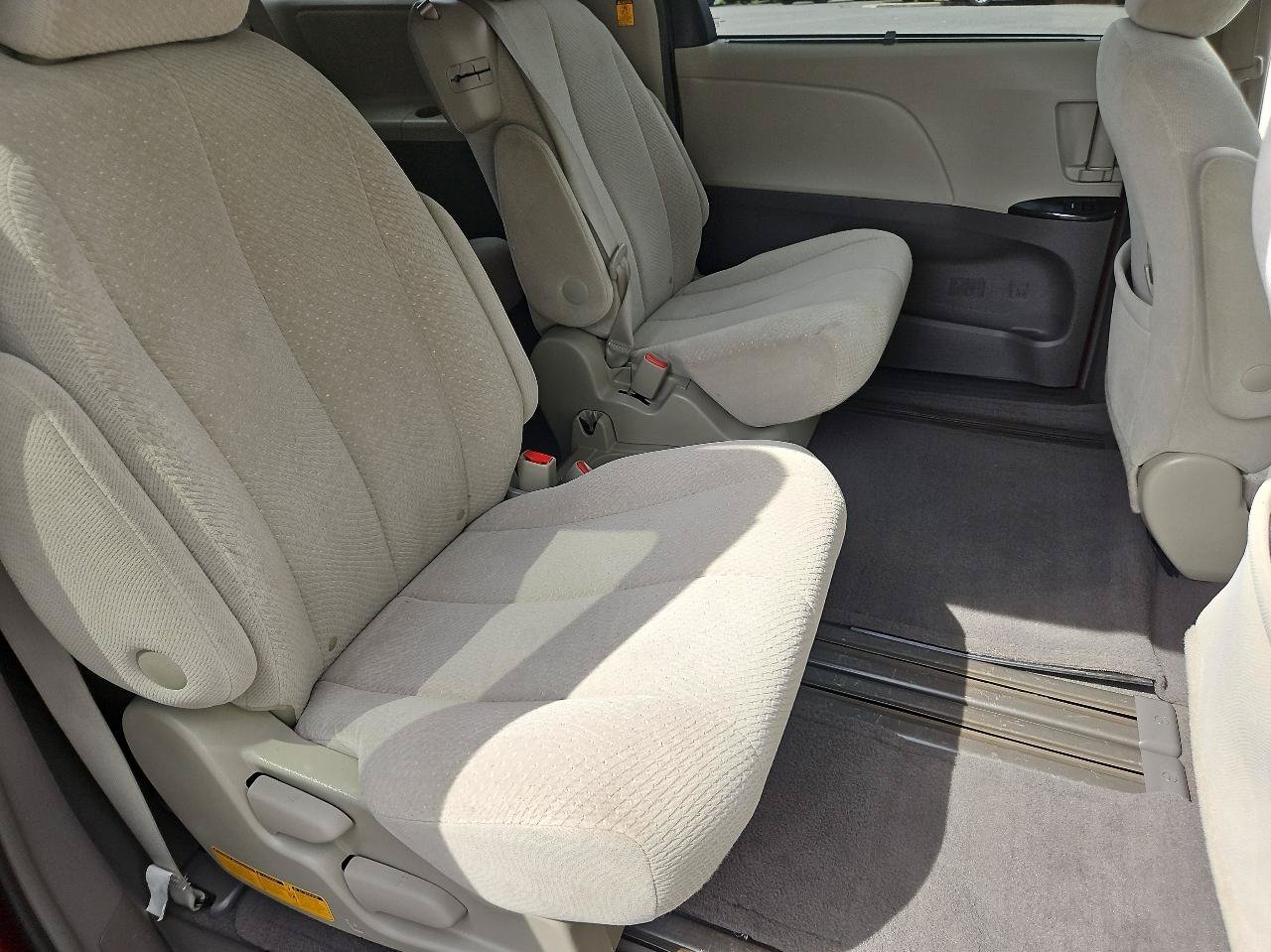 Used 2011 Toyota Sienna LE FWD image 18
