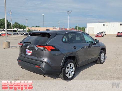 Used 2022 Toyota RAV4 LE w/ Carpet Mat Package (TMS) AWD/4WD image 26