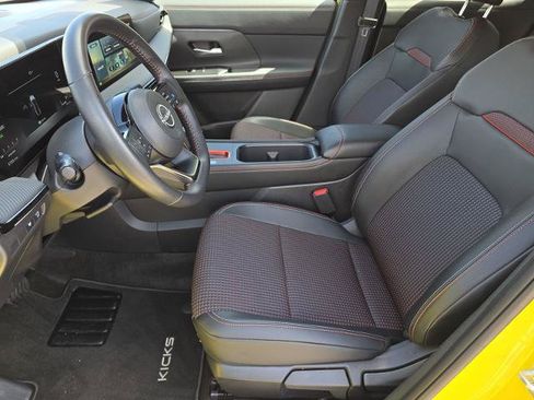 Certified 2025 Nissan Kicks SR FWD image 14