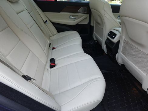 Used 2024 Mercedes-Benz GLE 350 4MATIC w/ AMG Line Exterior image 17