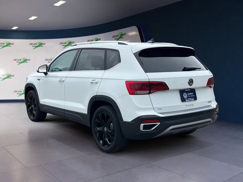 Certified 2023 Volkswagen Taos SE w/ Panoramic Sunroof Package image 6