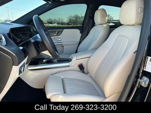 Used 2025 Mercedes-Benz GLA 250 4MATIC image 3