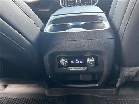 Used 2025 GMC Acadia Elevation w/ Elevation Premium Package image 18