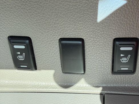 Used 2004 Nissan Maxima 3.5 SE image 15