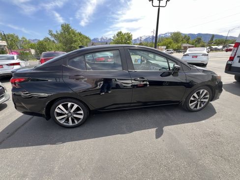 Used 2020 Nissan Versa SR FWD image 4