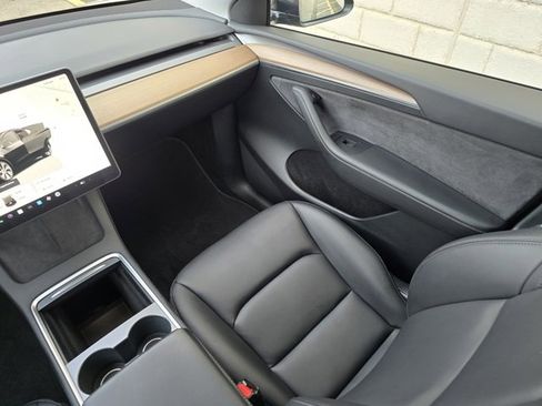 Used 2024 Tesla Model Y Long Range image 26