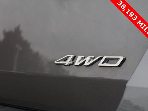 Used 2023 Ford Explorer XLT w/ Equipment Group 202A image 12