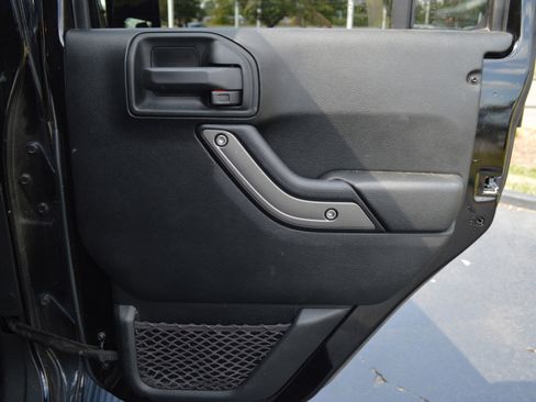 Used 2018 Jeep Wrangler Unlimited Sport S image 28