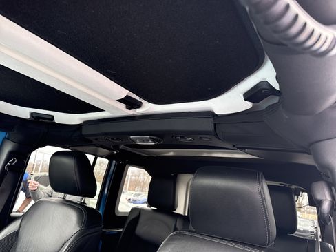 Used 2017 Jeep Wrangler Unlimited Sahara image 26