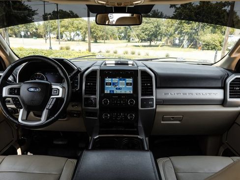 Used 2019 Ford F250 Lariat w/ Lariat Ultimate Package AWD/4WD image 14