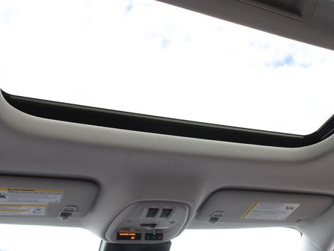 Used 2024 Chevrolet Trax ACTIV w/ Sunroof Package FWD image 12