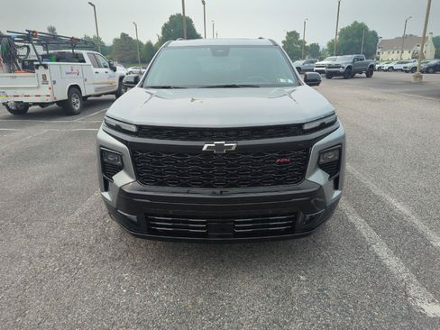 Used 2025 Chevrolet Traverse RS AWD/4WD image 2