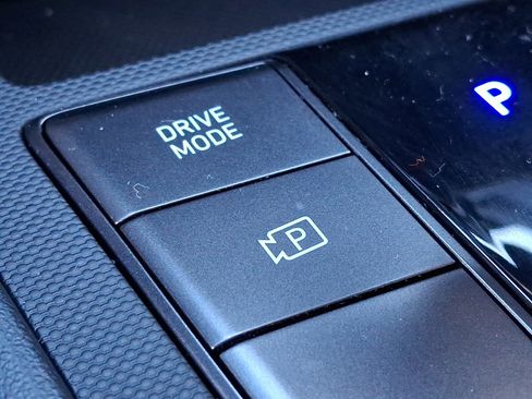 Certified 2025 Hyundai Elantra Sport image 25