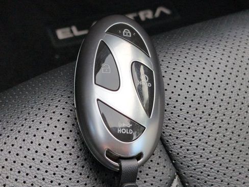 Certified 2024 Hyundai Elantra Limited FWD image 29