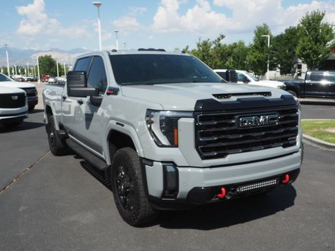 Used 2024 GMC Sierra 2500 AT4 w/ AT4 Premium Plus Package AWD/4WD image 8