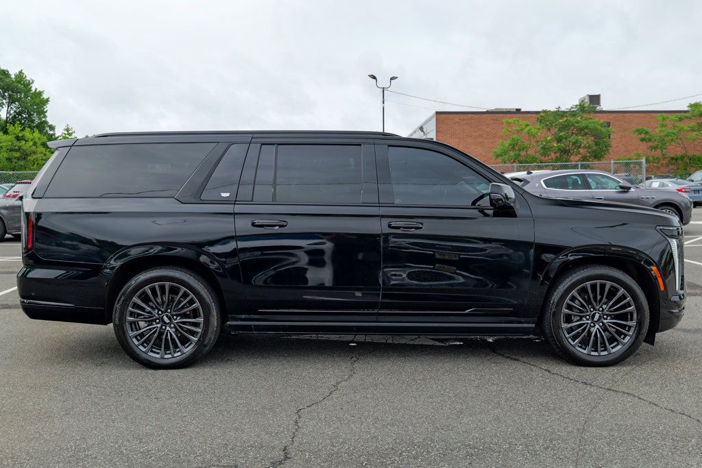 Used 2025 Cadillac Escalade ESV Sport Platinum AWD/4WD image 8