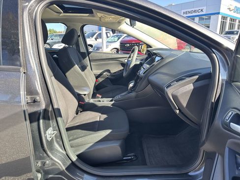 Used 2017 Ford Focus SEL image 32
