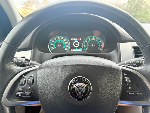 Used 2015 Jaguar XF Premium image 49