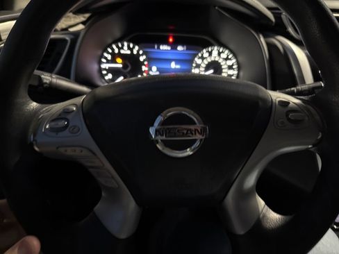 Used 2015 Nissan Murano S image 10