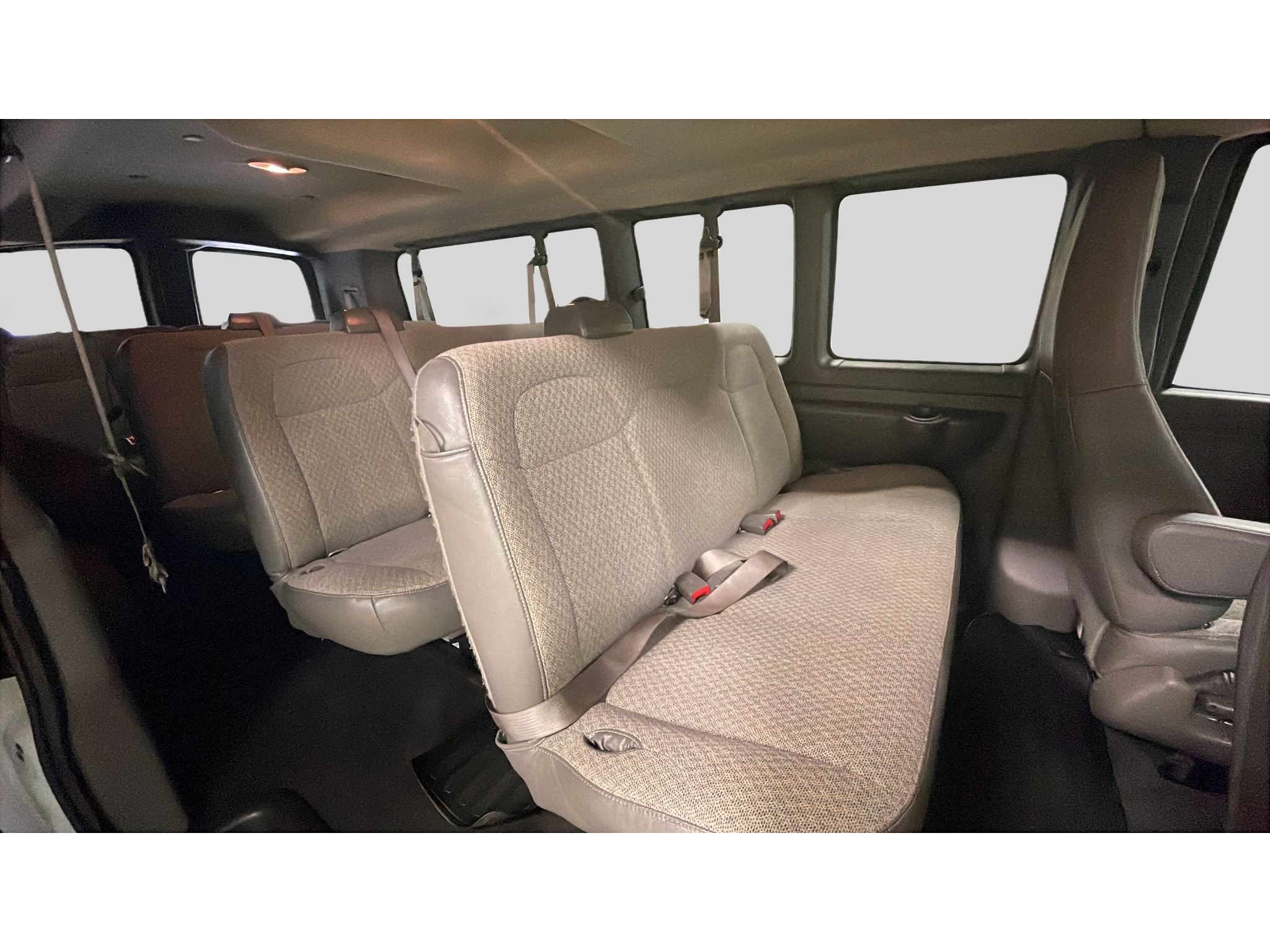 Used 2025 Chevrolet Express 3500 LT w/ LT Preferred Equipment Group RWD image 14