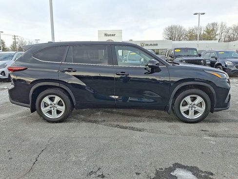 Used 2024 Toyota Highlander LE image 8