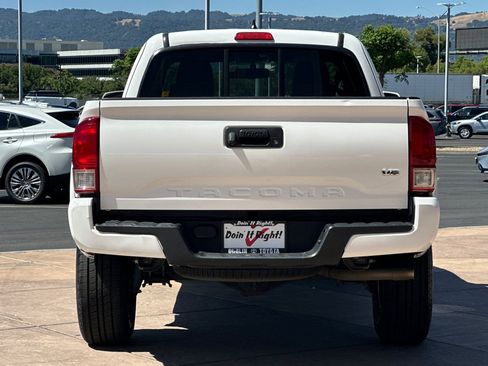 Certified 2016 Toyota Tacoma TRD Sport RWD image 6