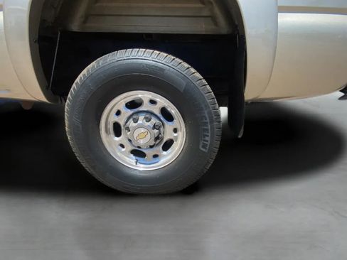 Used 2004 Chevrolet Silverado 2500 LT RWD image 50