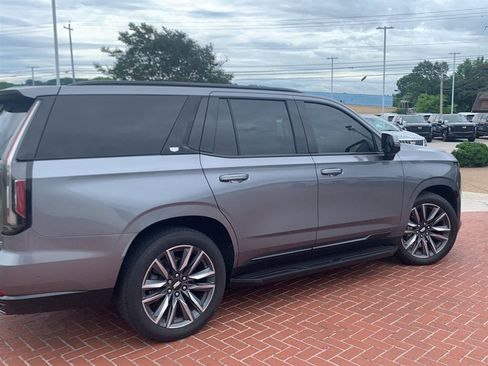Used 2022 Cadillac Escalade Sport Platinum AWD/4WD image 2