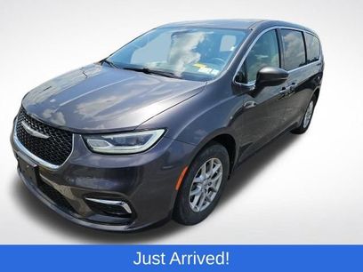 Used 2023 Chrysler Pacifica Touring-L