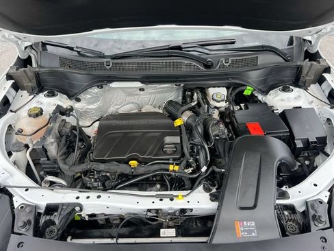 Used 2025 Chevrolet Trax RS w/ Sunroof Package FWD image 29