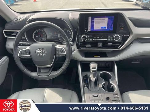 Used 2023 Toyota Highlander XLE AWD/4WD image 12