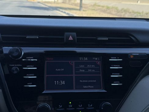 Used 2019 Toyota Camry LE image 25