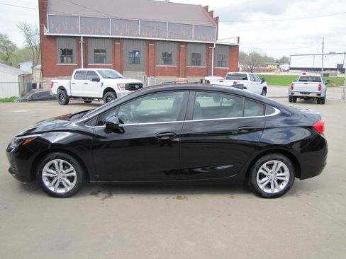 Used 2019 Chevrolet Cruze LT w/ LT Fleet Convenience Package image 2