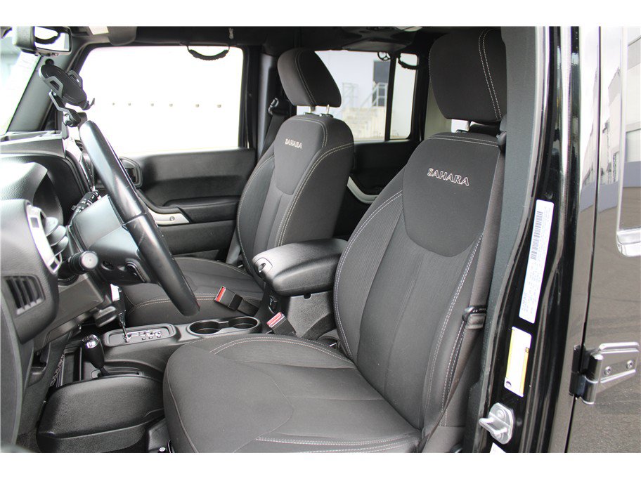 Used 2017 Jeep Wrangler Unlimited Sahara w/ Connectivity Group AWD/4WD image 7