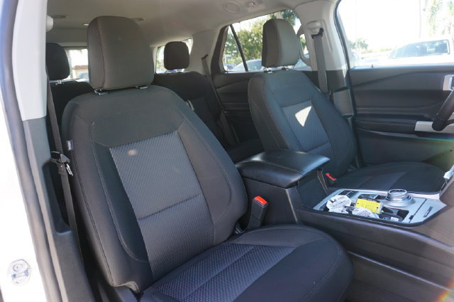 Certified 2024 Ford Explorer XLT RWD image 2