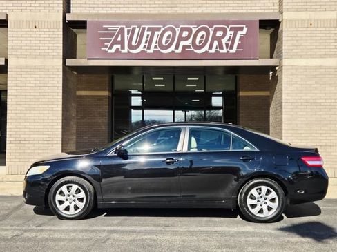 Used 2010 Toyota Camry LE image 5