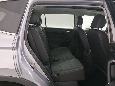 Used 2020 Volkswagen Tiguan SEL image 31