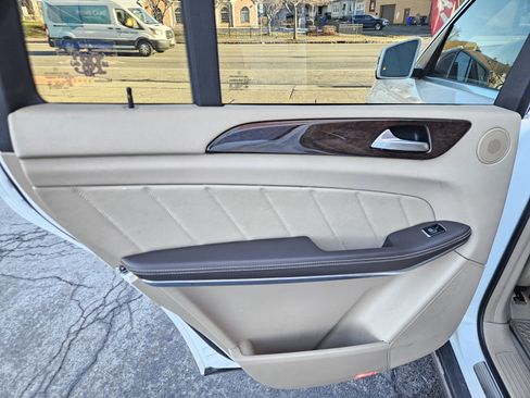 Used 2014 Mercedes-Benz GL 350 BlueTEC 4MATIC image 24