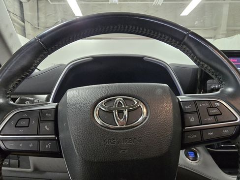 Used 2021 Toyota Highlander XLE image 26