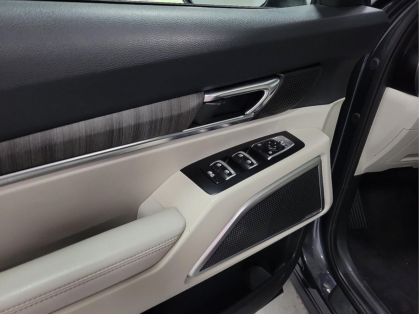 Used 2024 Kia Telluride EX w/ EX Captain's Chair Package AWD/4WD image 11
