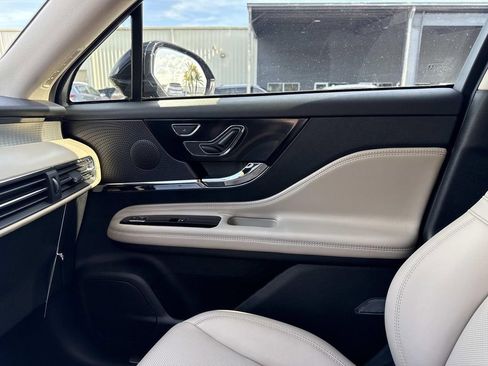 New 2026 Lincoln Corsair Premiere image 22