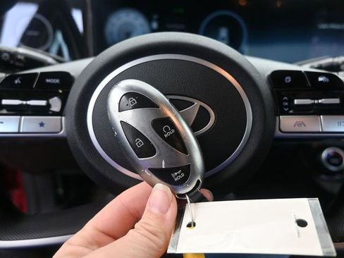 Used 2024 Hyundai Elantra SEL image 34