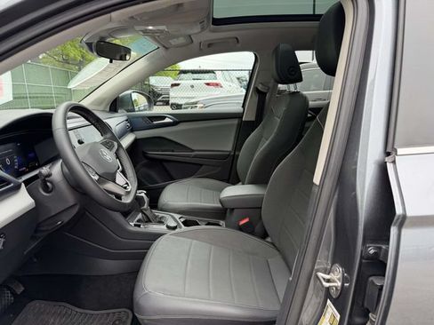 Certified 2023 Volkswagen Taos SE w/ Panoramic Sunroof Package AWD/4WD image 18