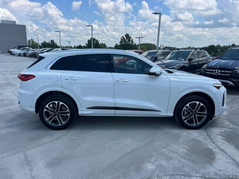 Certified 2025 Audi Q5 Premium Plus w/ Premium Plus AWD/4WD image 4